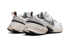V2K Run Wmns"Summit White" FN6703 100