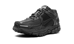 Zoom Vomero 5 WMNS"Triple Black" FQ7079 002